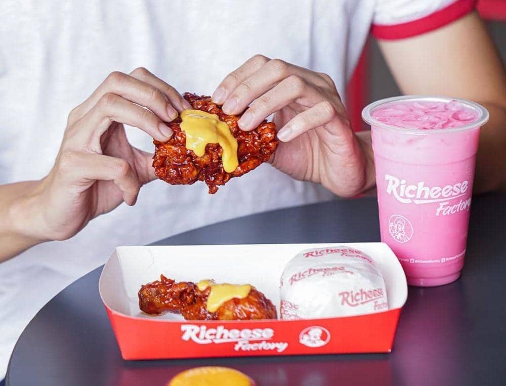 Richeese Factory Cilacap: Kenikmatan Cheese yang Menggoda di Jantung Kota